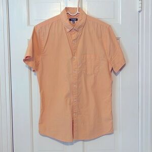 Men’s short sleeve dress shirt.